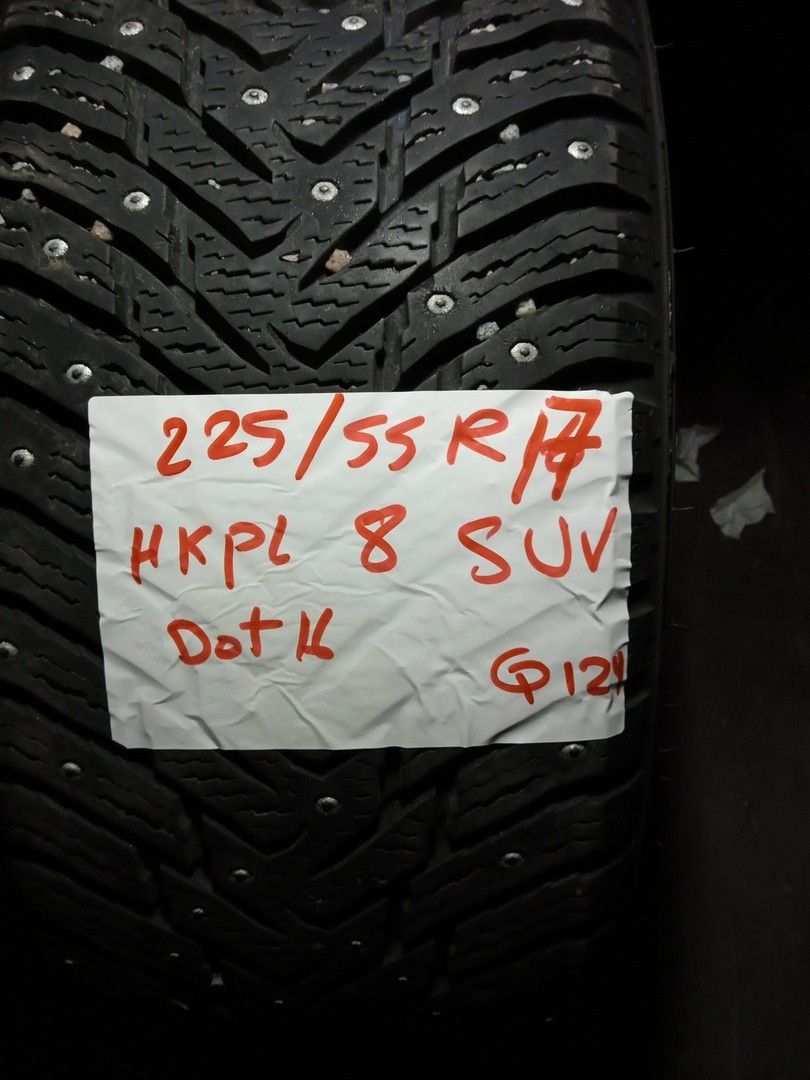 225/55R17 Nokian nastarenkaat