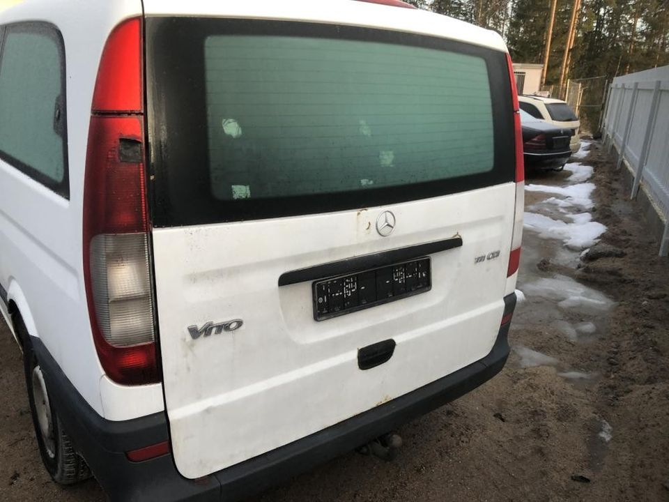 Mercedes Vito takaluukku