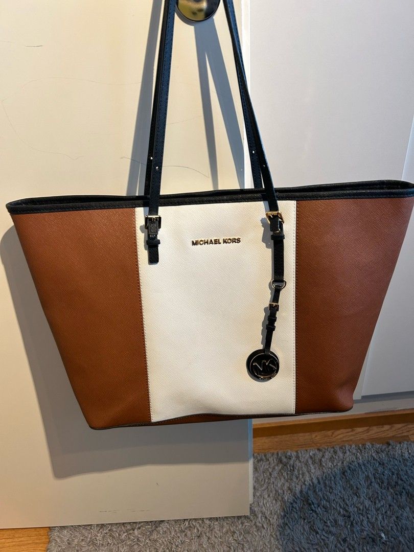 Michael Kors jet set travel laukku