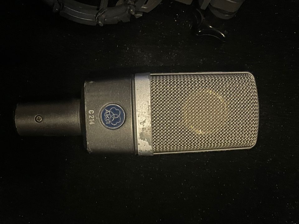 AKG C214 laajakalvoinen mikrofoni