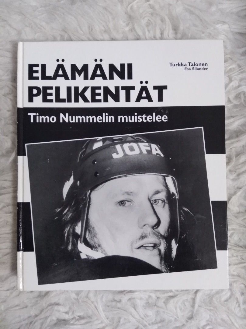 Elämäni pelikentät -Timo Nummelin muistelee -kirja