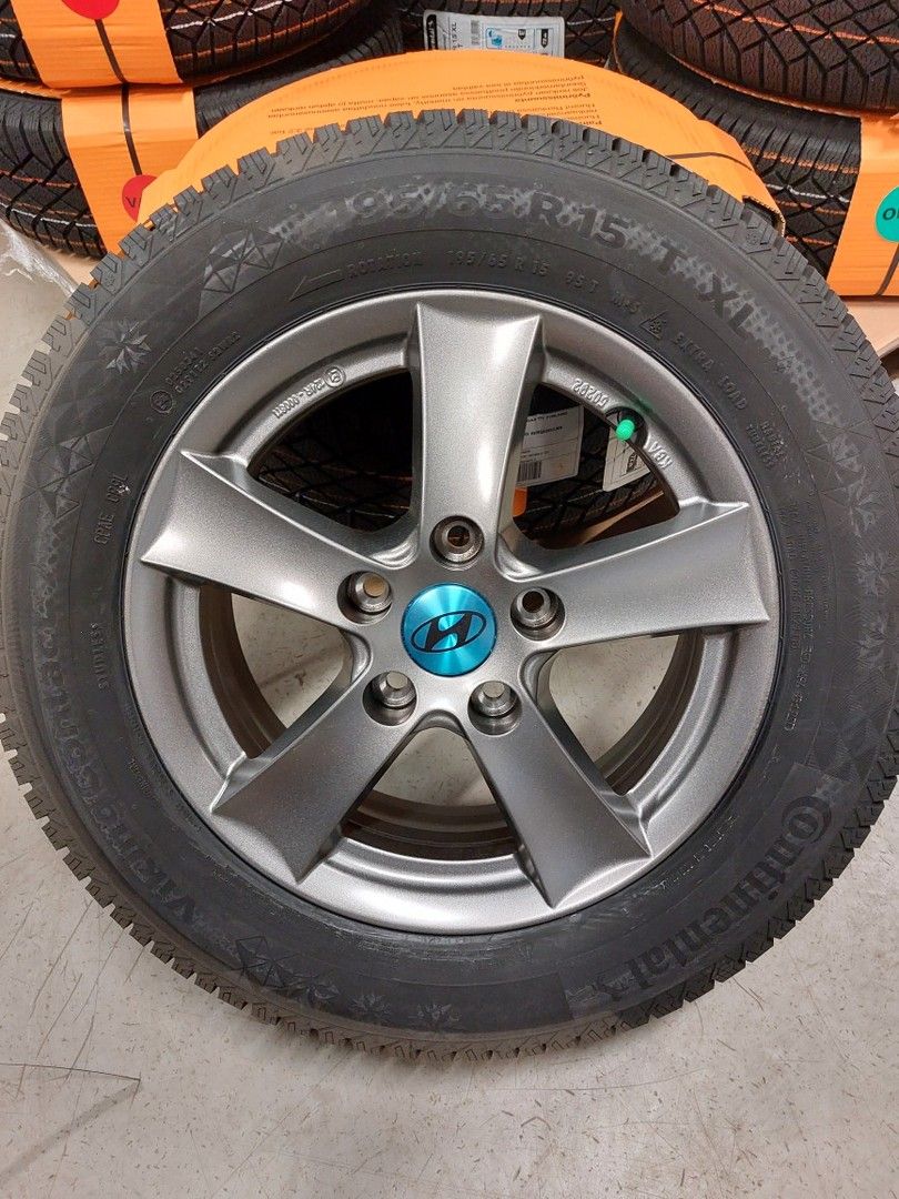 Hyundai i30 15" + 195/65R15 Continental kitka