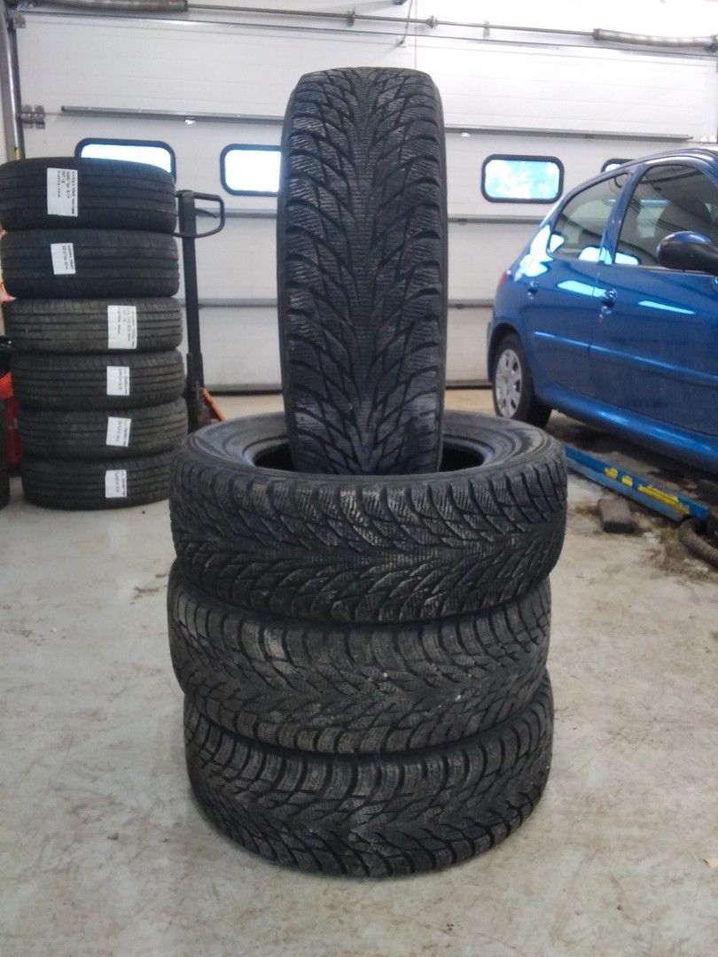 205/65 R15 99R Nokian kitkarenkaat