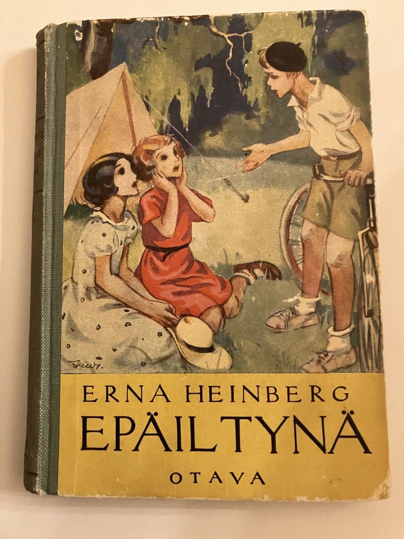 Erna Heinberg : Epäiltynä - kertomus tytöille