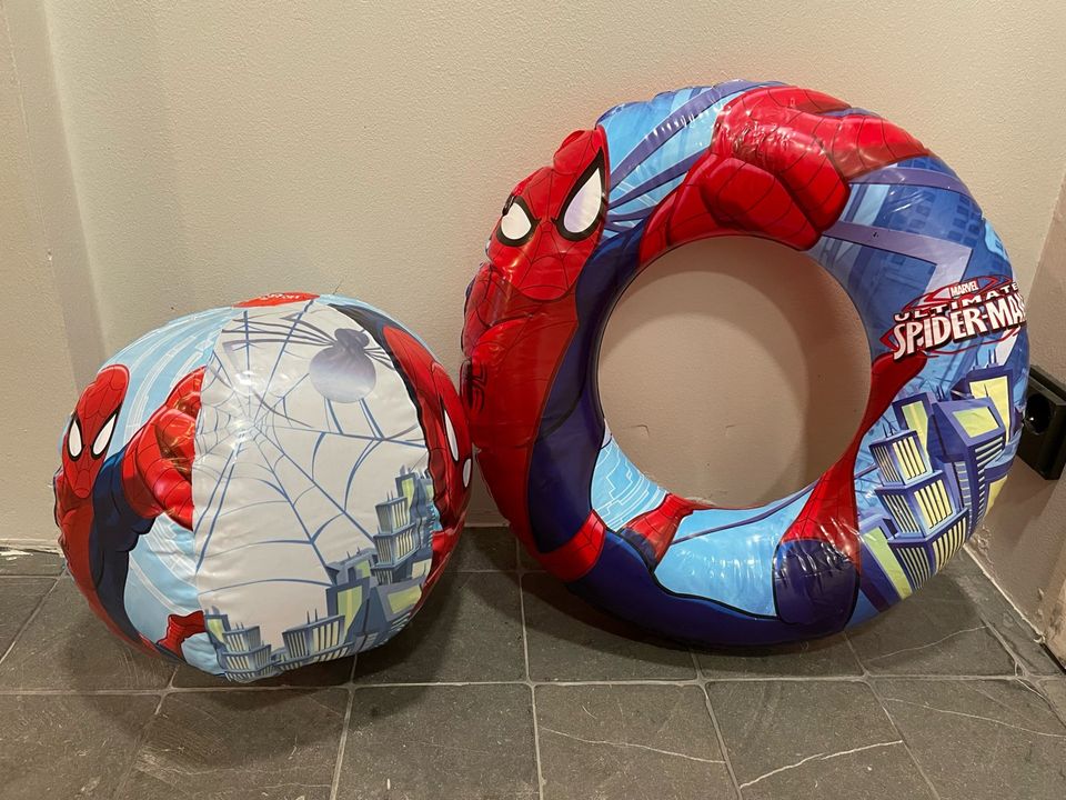 Spider Man uimarengas ja rantapallo