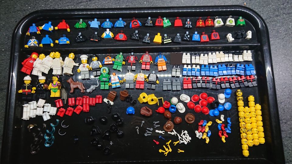 Lego Minifiguureja ja osia