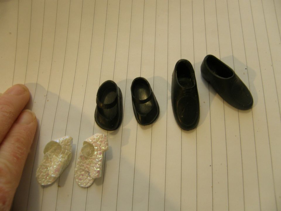 Barbien, Stacien ja Sindyn kengät 3 PARIA