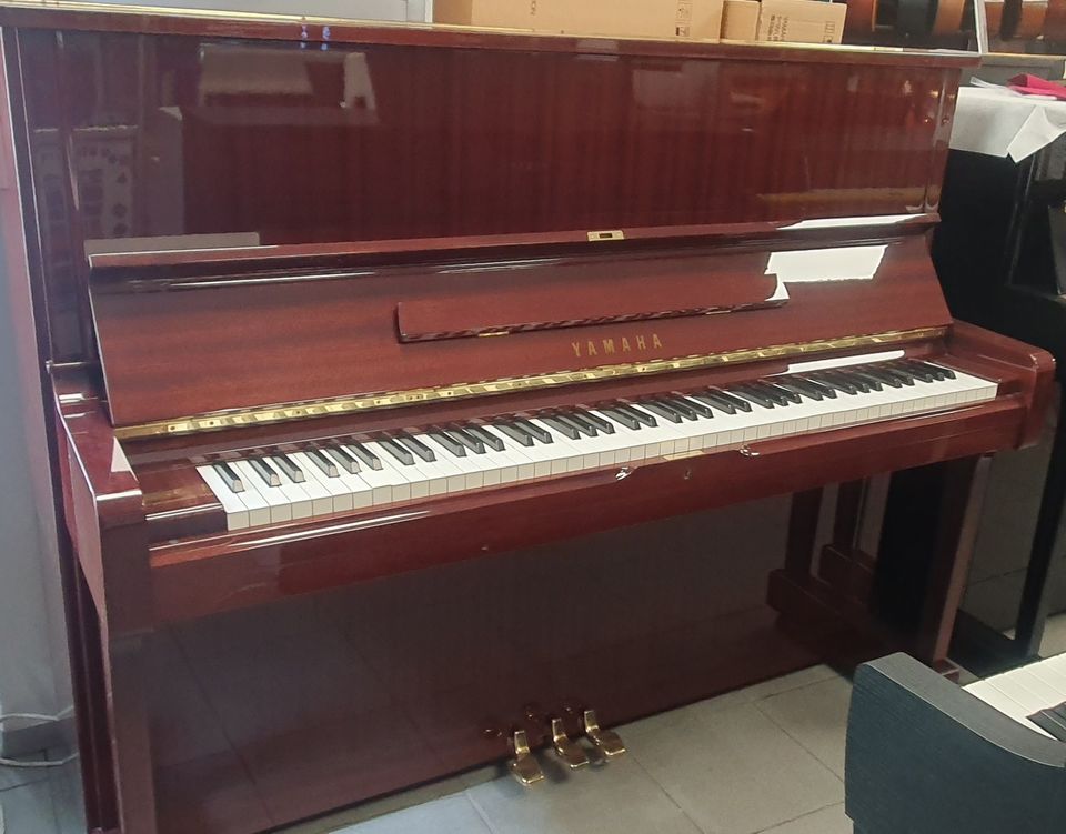 Yamaha U1 piano mahonki kiiltävä