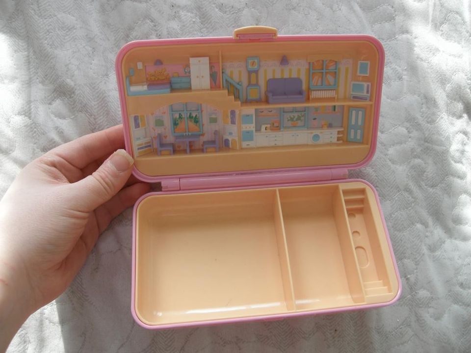 Vaalean punainen Polly Pocket- rasia TALO VINTAGE