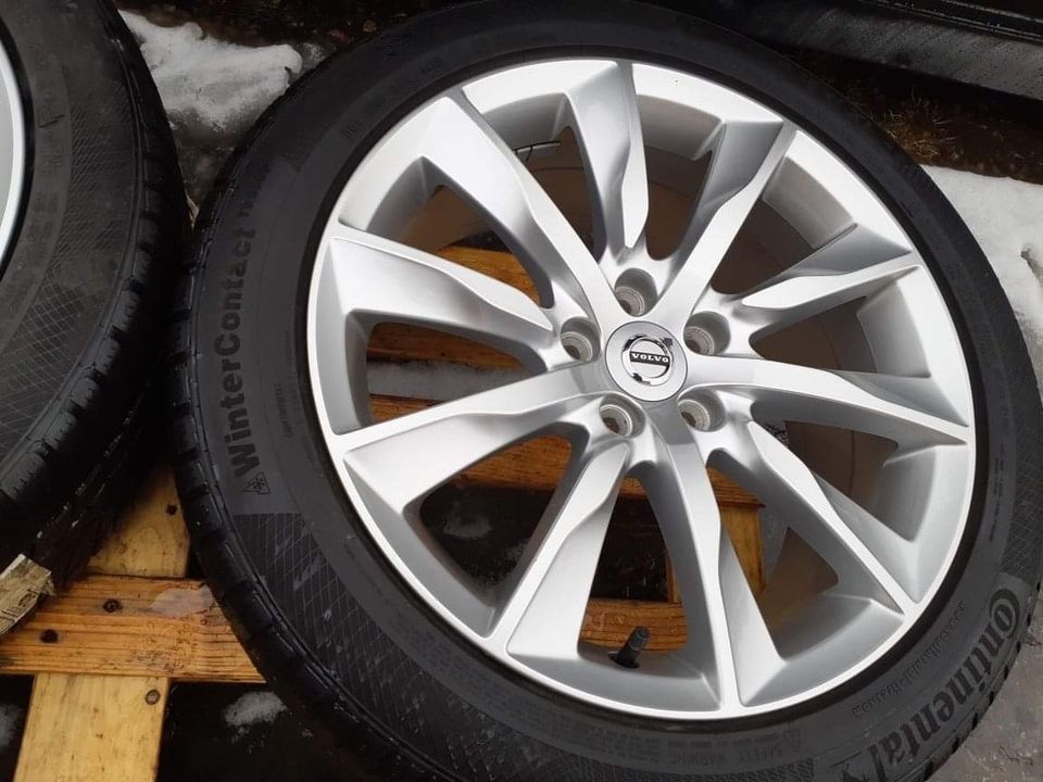 Volvo18x8+245/45R18 Nokian Hakkapeliita