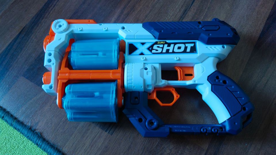 Zuru X-Shot Xcess Blaster ja 16 panosta