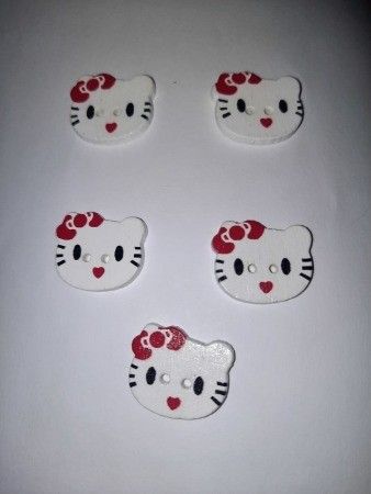 3 kpl Hello Kitty nappi