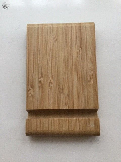 Ikea puinen kännykkäteline