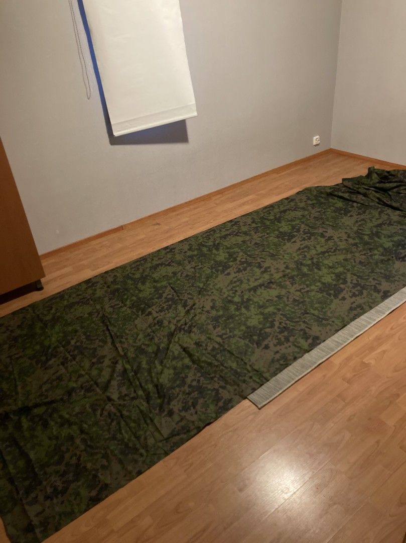 Maastonväristä camo kangasta