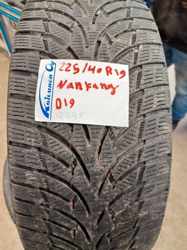 Kitkarenkaat 225/40R19 nankang 2 kpl Q257