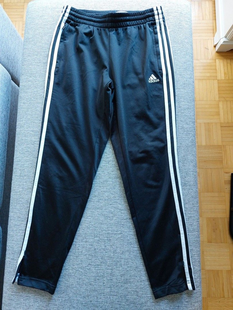 Adidas urheiluhousut