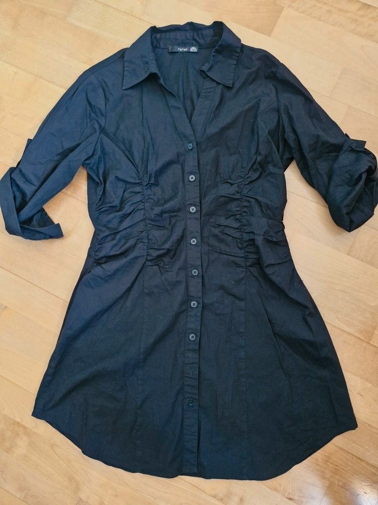 Reflex musta pitkä paitapusero rypytyksin 40