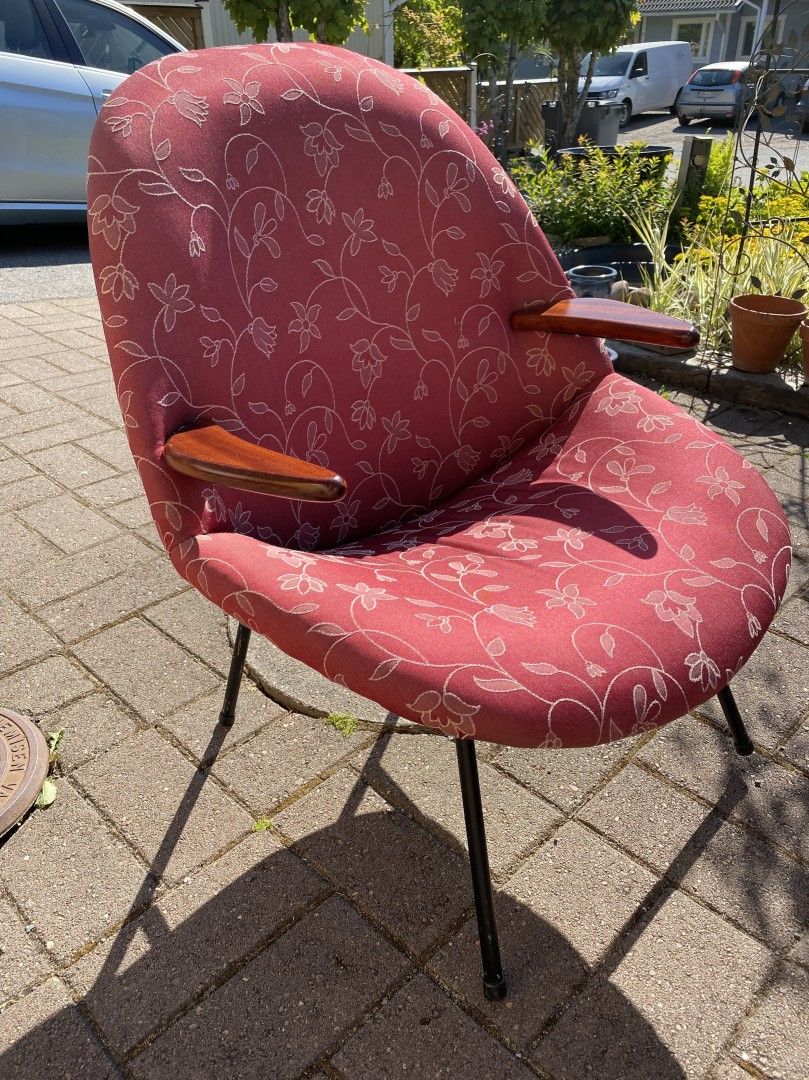 Vintage punainen tuoli