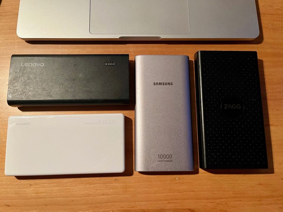 Varavirtalähteitä (10000-12000 mAh) 4 kpl (Samsung, Huawei, Lenovo, ZAGG)