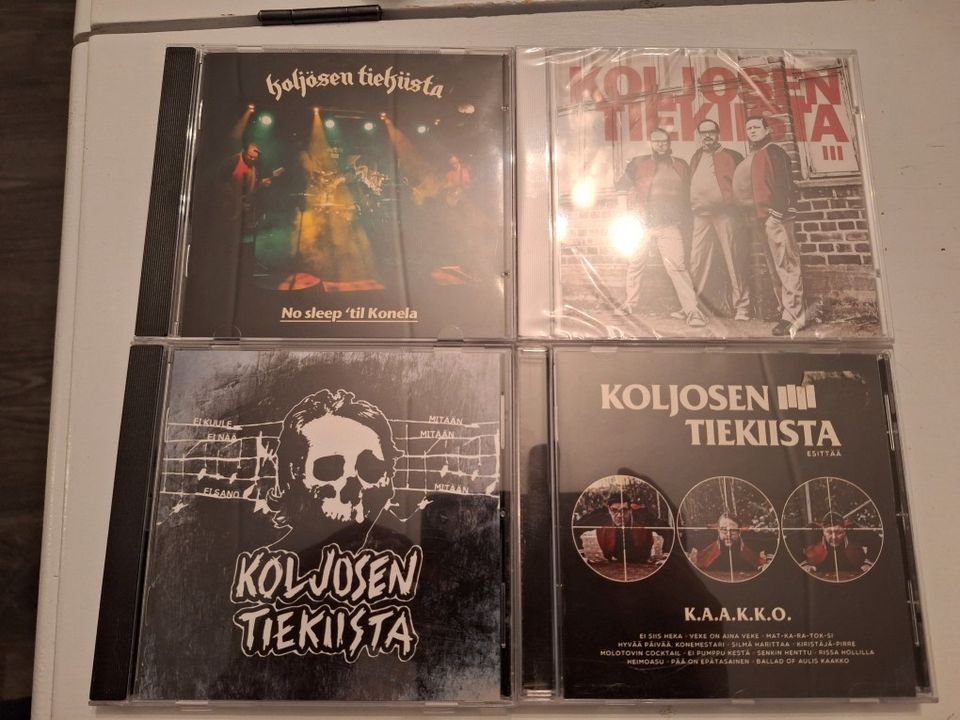 Koljosen Tiekiista -albumeita