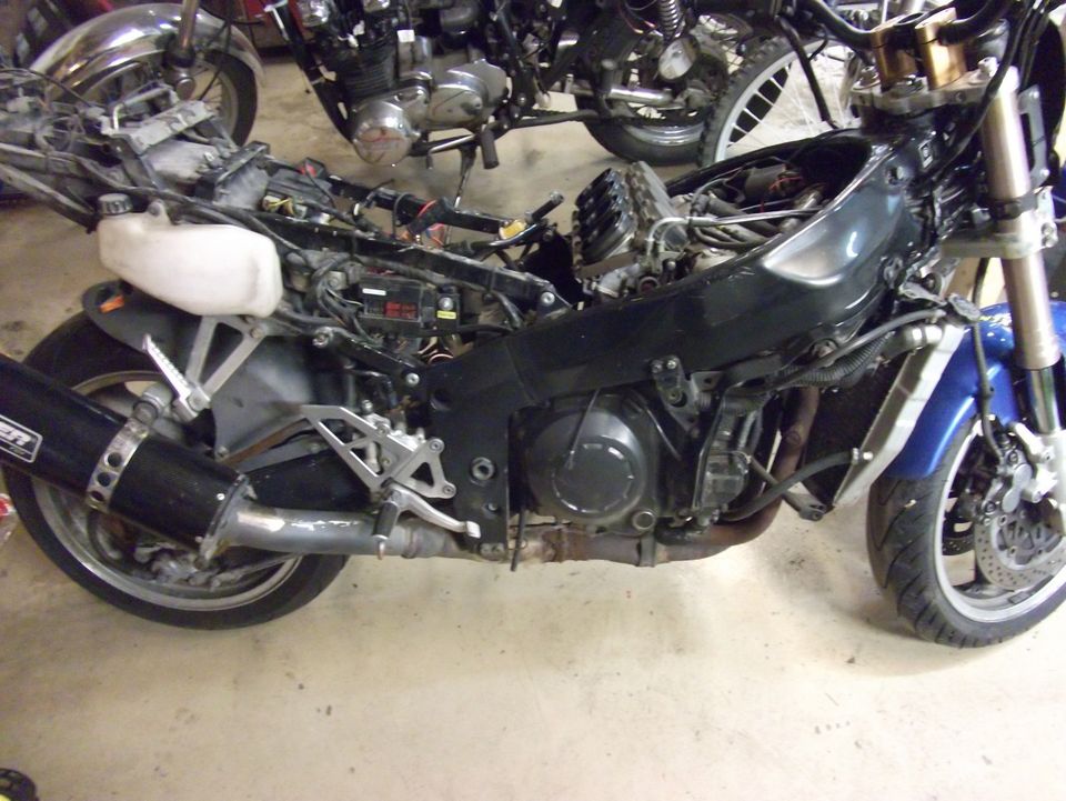 Kawasaki Z 750 vm. 1992 purkuosia