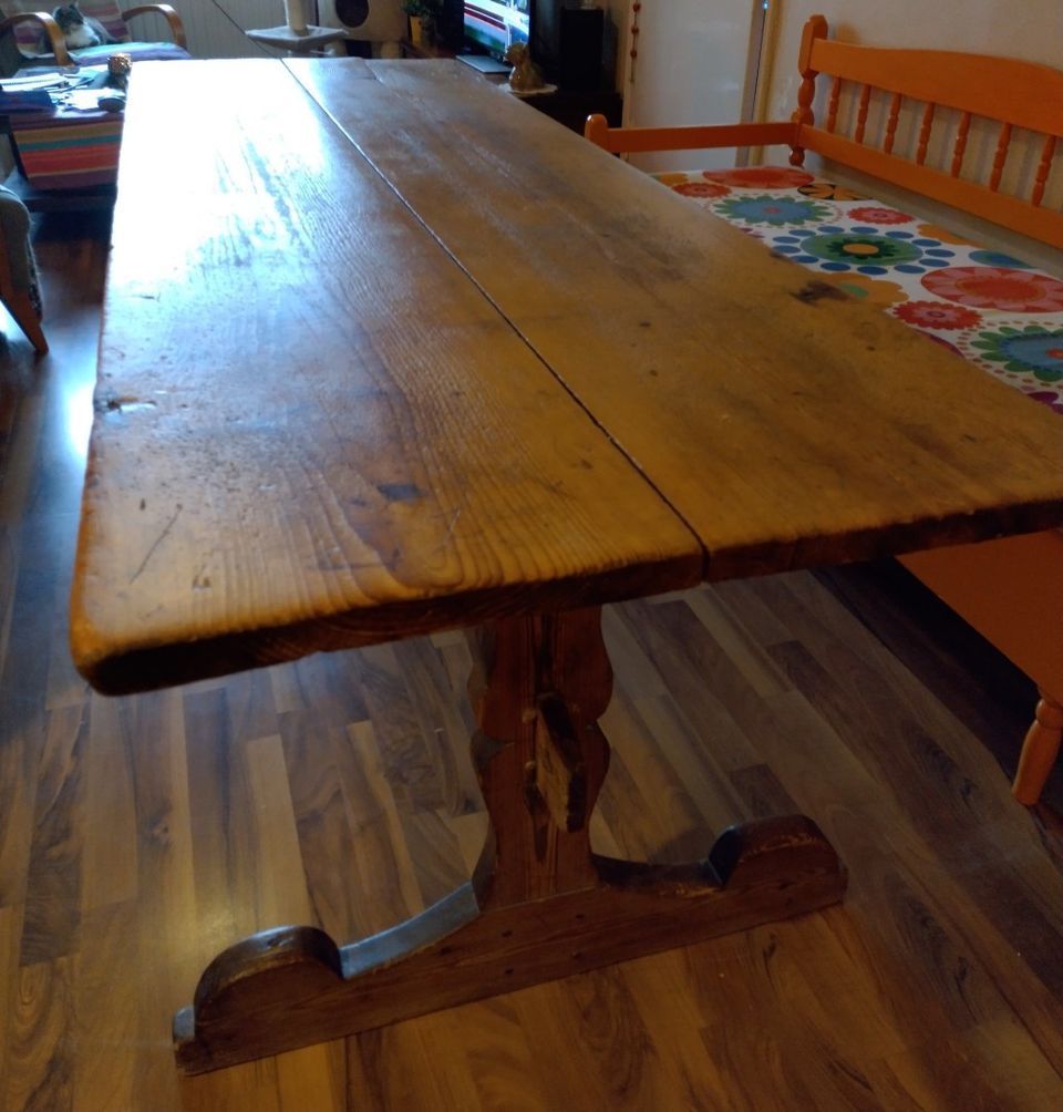 1700-1800 -luvun pukkipöytä/talonpoikaispöytä