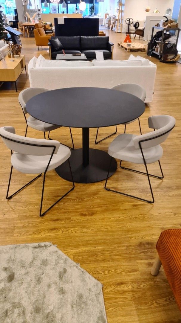 Calligaris Connubia Cocktail pöytä ja 4 tuolia