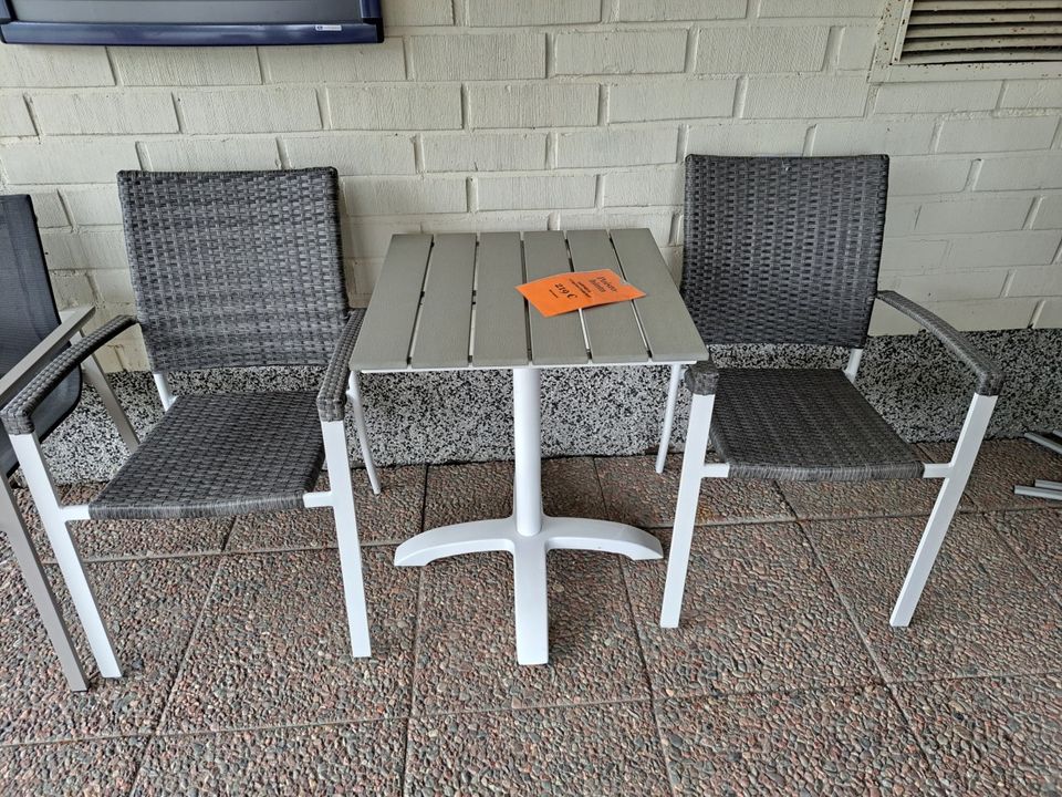 Cafe puutarhapöytä ja 2 tuolia