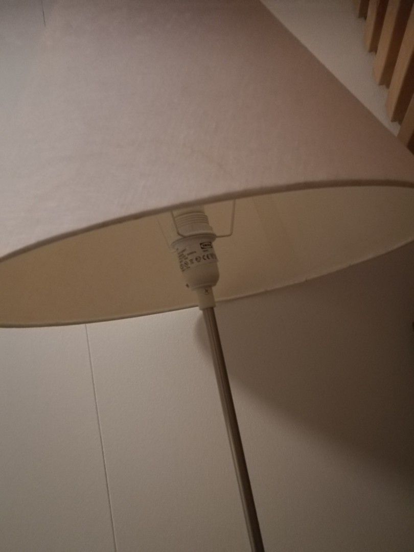 Ikea- valkoinen lampunvarjostin+ rus& valk- kupu