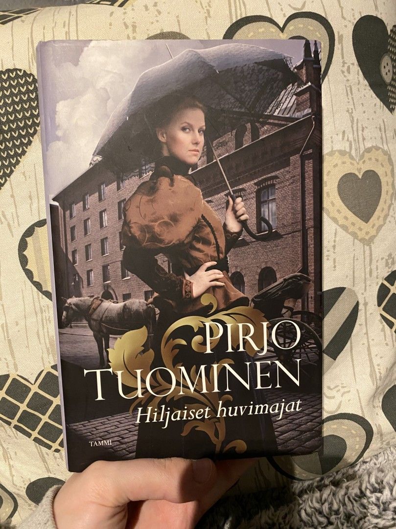 Pirjo Tuominen: Hiljaiset huvimajat