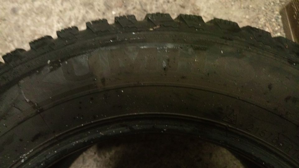 4x 215/65R16 Kumho kitkarenkaat