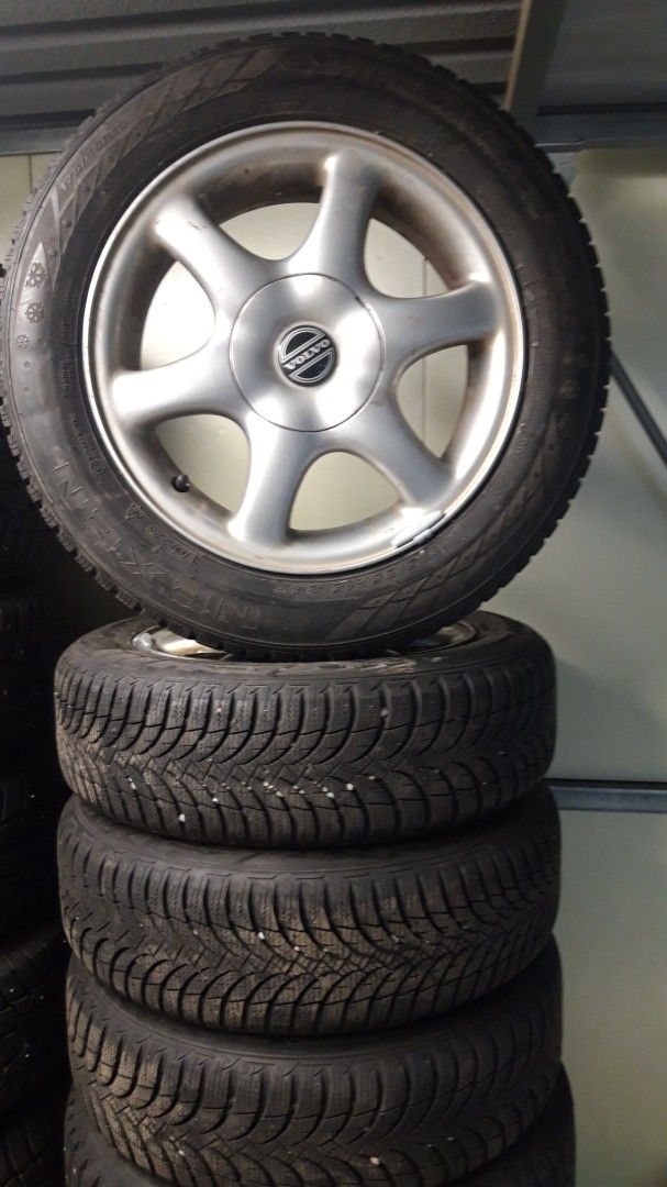 volvo Kitkarenkaat 175/65/R15  4 Kpl