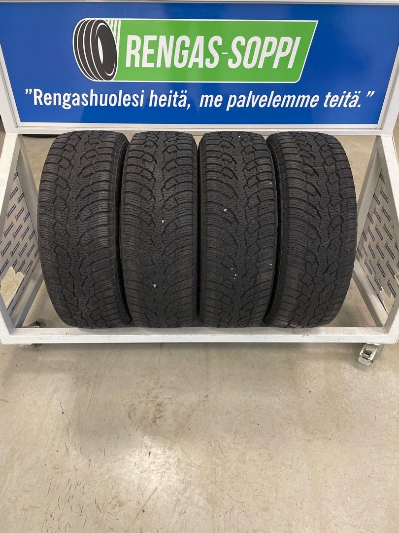 Kitkarenkaat 225/65R16C Nokian Hakkapeliitta CR4