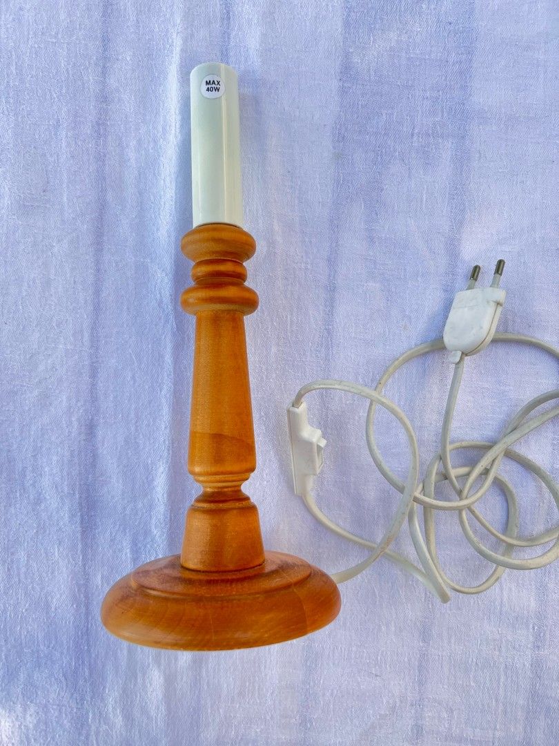 Pöytälamppu - lampunjalka