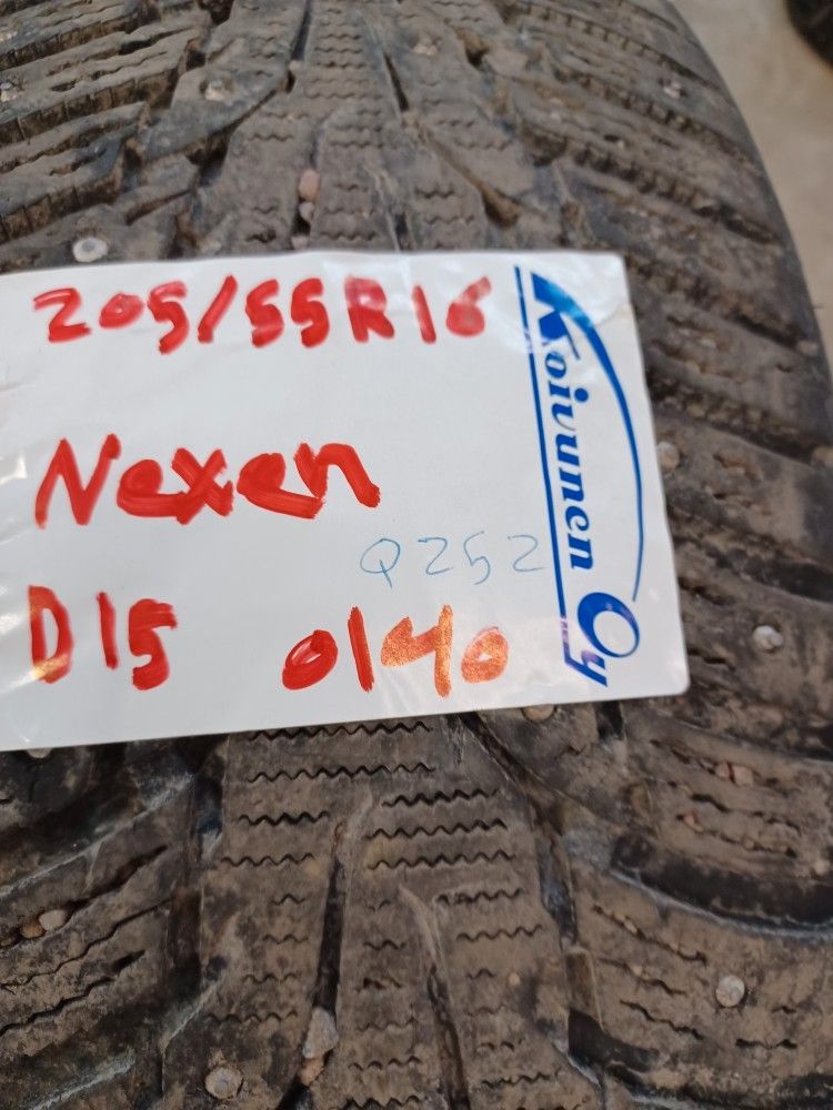 Nastarenkaat 205/55R16 94T Nexen Q252