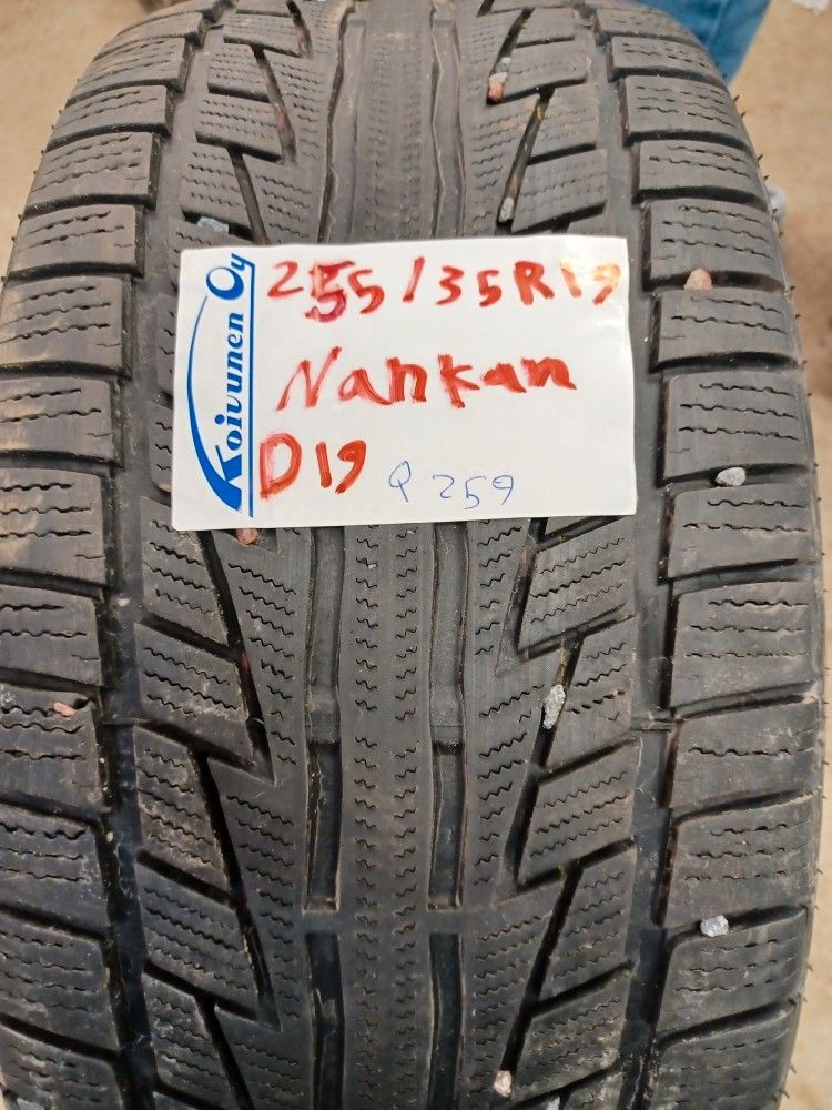 Kitkarenkaat 255/35R19 nankang Q259