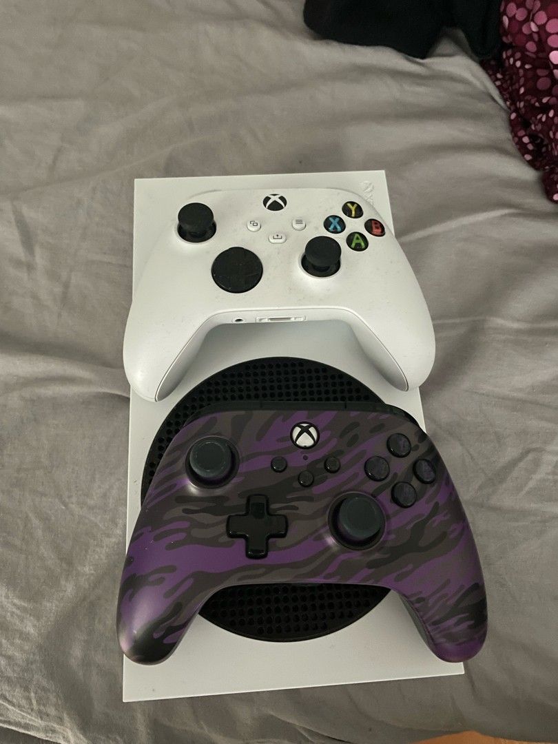 Xbox series s ja YKSI ohjain