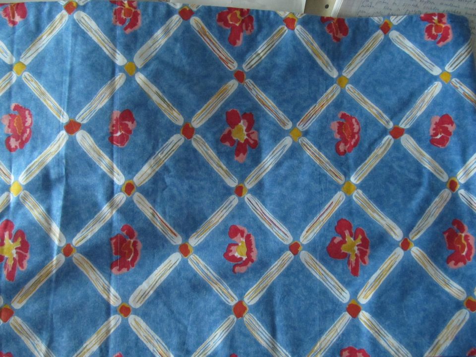 Sininen punakukkainen kangas, 80 x 500 cm