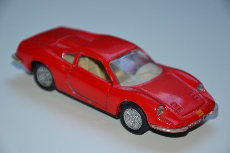 Pienoismalli Ferrari Dino 246 GT 1/36