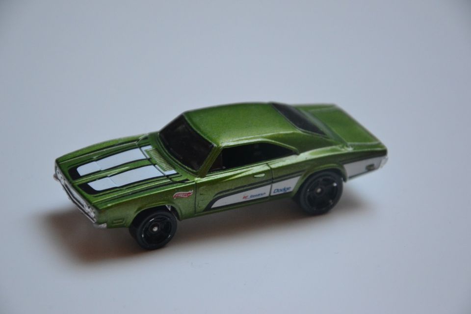 Pienoismalli Dodge Charger 500 -69 HotWheels