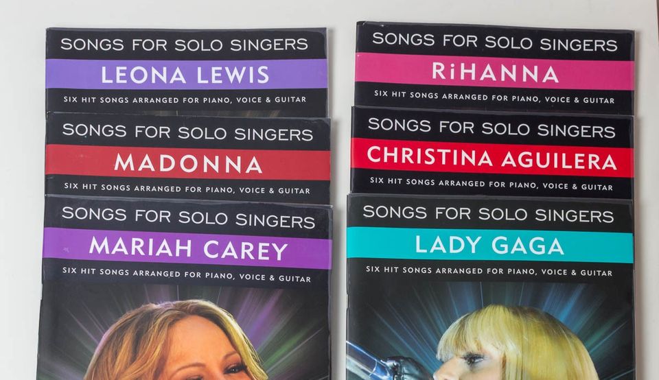6 nuottikirjaa, 6 naisartistia yhdessä paketissa +CDt