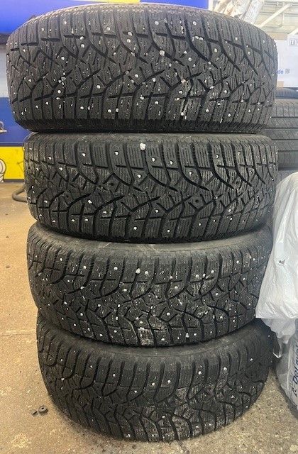 195/55-16 Käyt Bridgestone nastarenkaat 4 kpl töineen