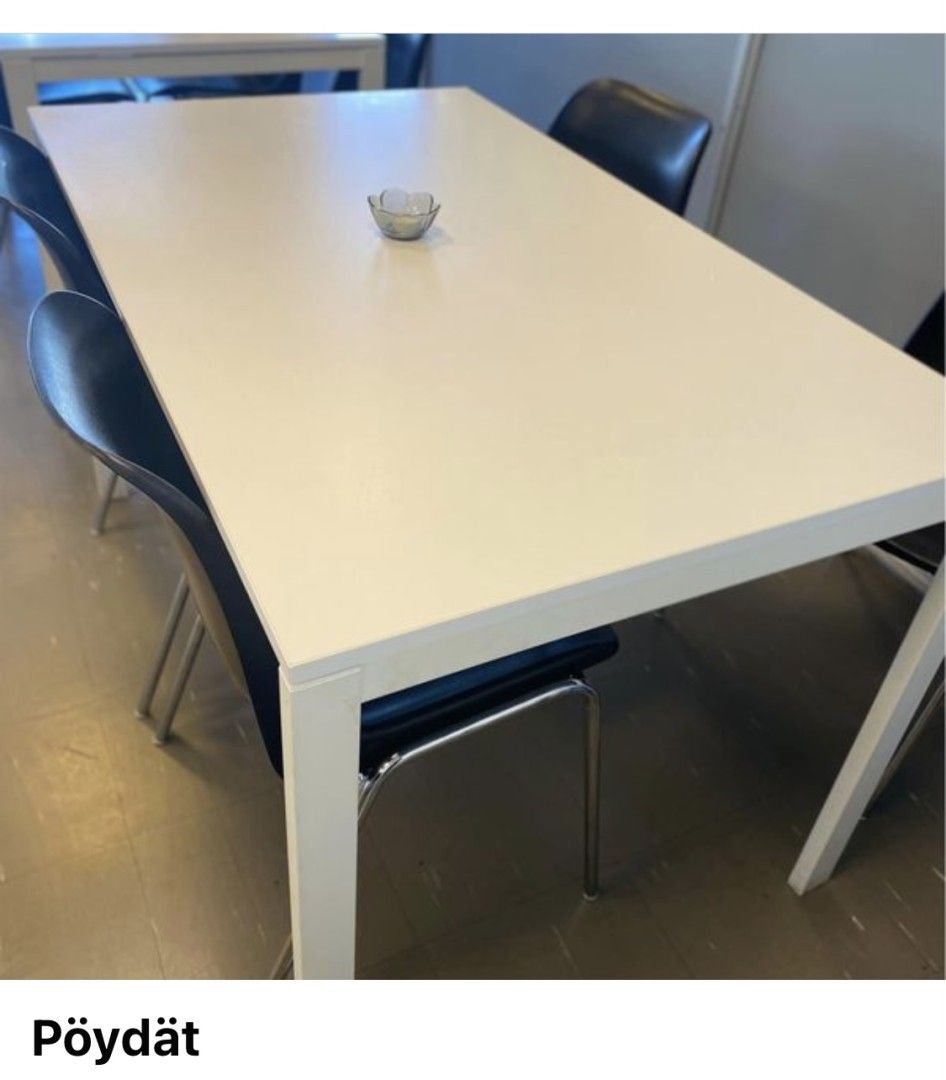 Valkoiset pöydät
