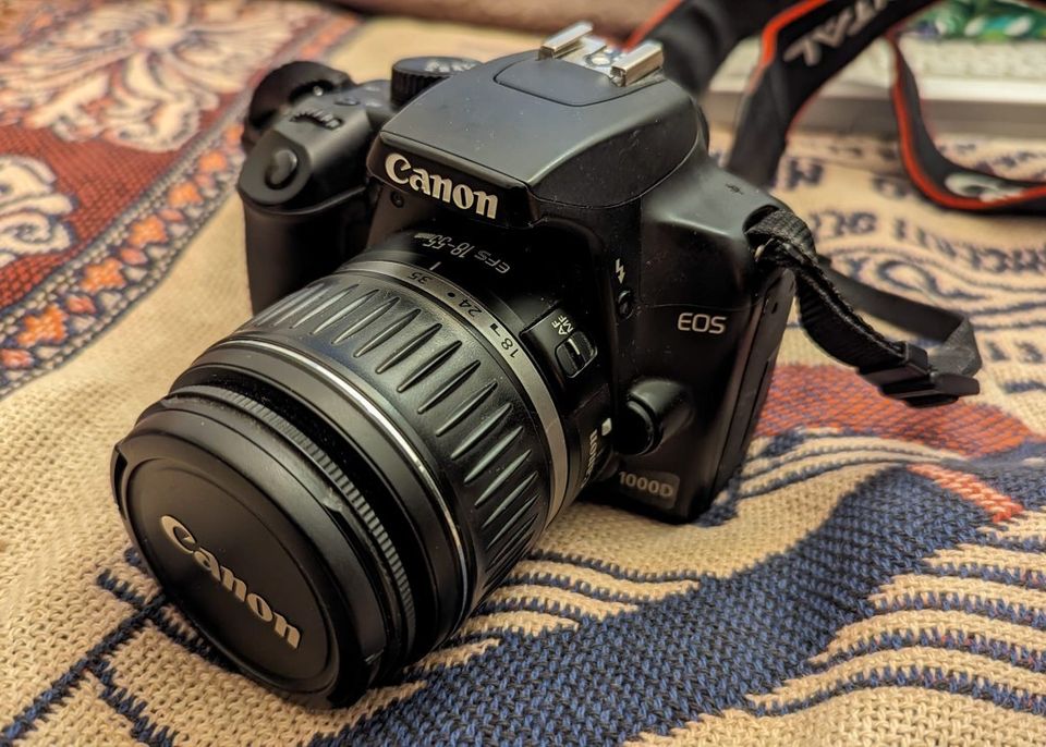 Canon 1000D objektiivit ja kameralaukku