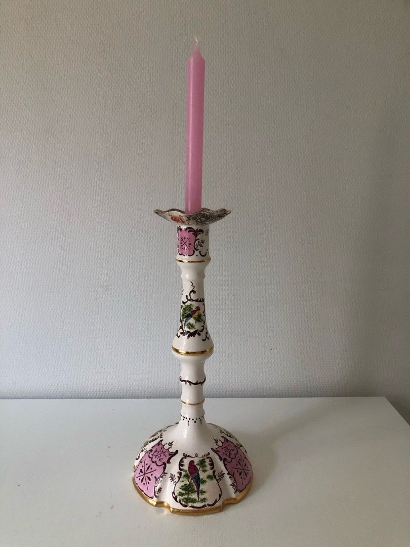 Koristeellinen vintage kynttilänjalka
