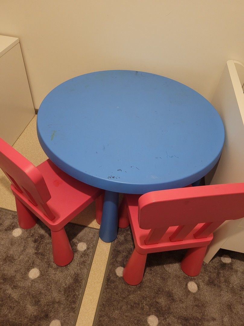 Lasten pöytä ja tuoli
