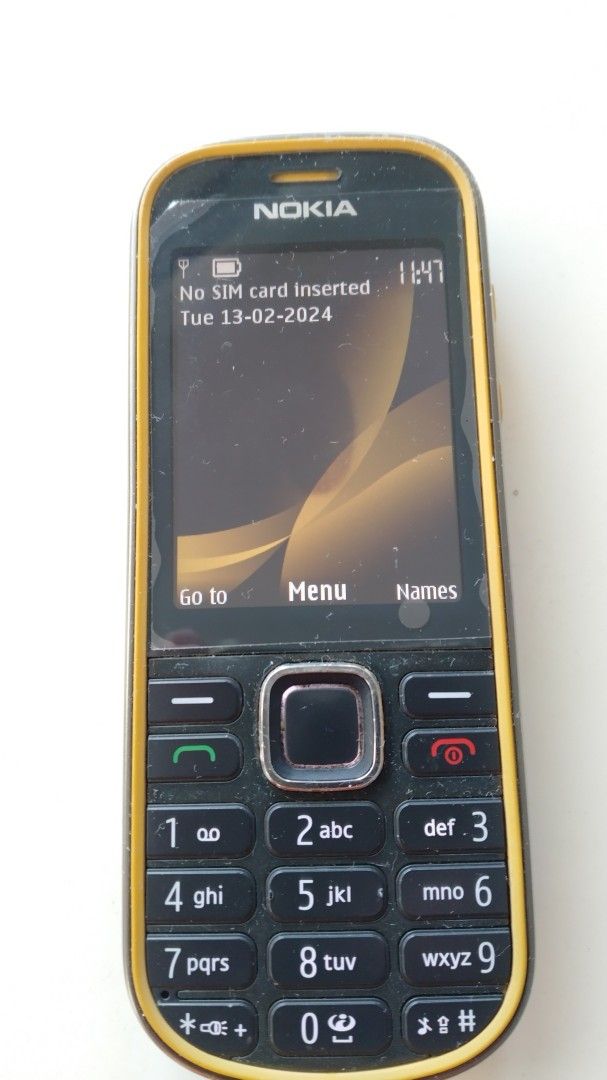 Nokia 3720 Yellow