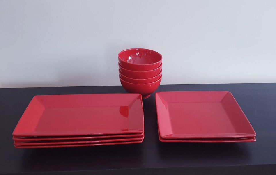 Punaiset lautaset