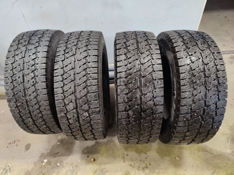 Continental 235/65 R16C nastarenkaat