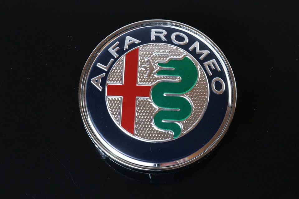 Alfa Romeo Vannekeskiöt Hopeat 60mm Yleismalliset